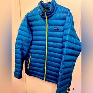 Patagonia men’s jacket, size L- Blue lightweight puff jacket.